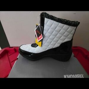 Khombu Women's Black and White Winter Boots